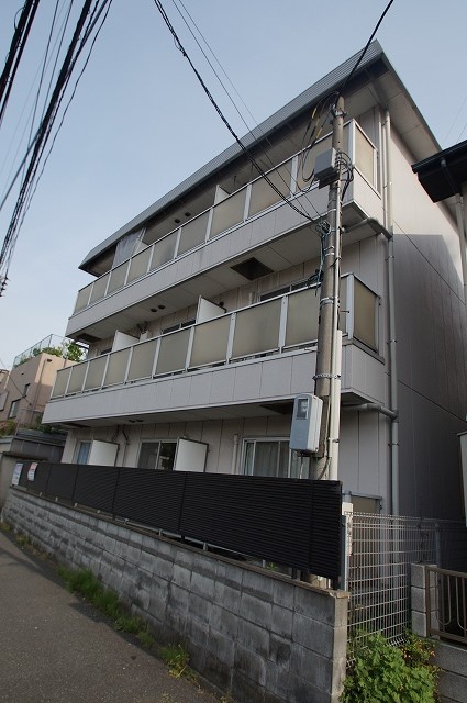 横浜市都筑区東山田町のマンションの建物外観