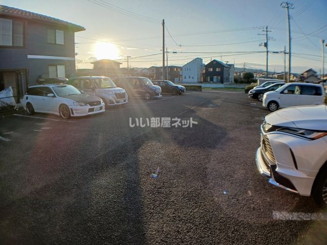 【夢　弐の駐車場】