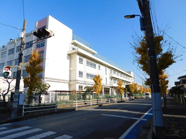 【市川グリーンハイツの小学校】