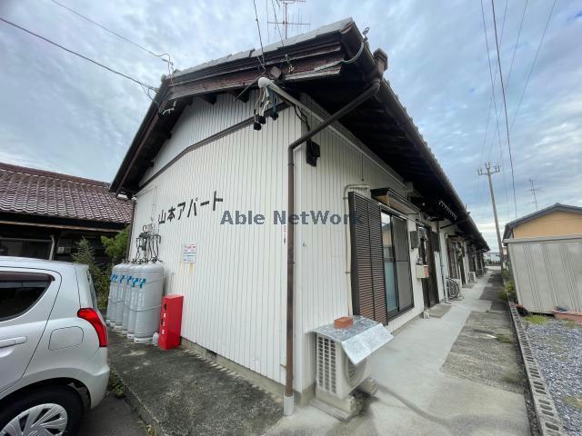 羽島市正木町曲利のアパートの建物外観