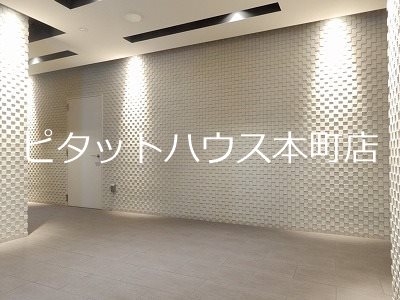 【大阪市西区江戸堀のマンションのロビー】