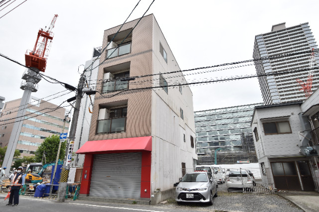 岡山市北区下石井のマンションの建物外観