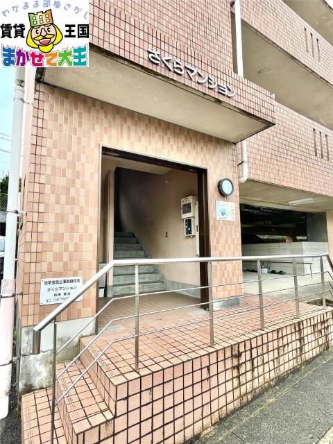 【西彼杵郡長与町高田郷のマンションのエントランス】