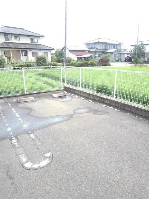 【柴田郡柴田町大字船岡のアパートの駐車場】