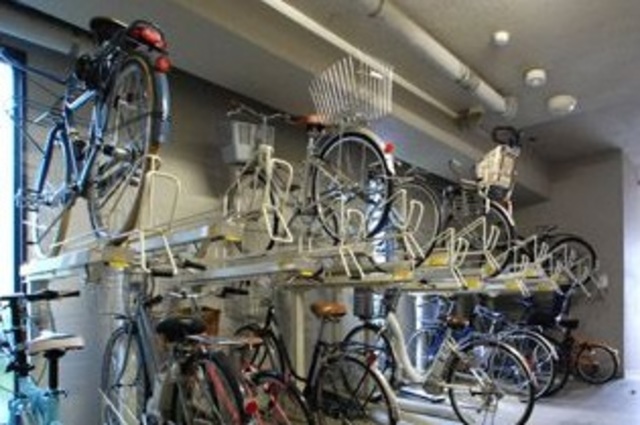 【渋谷区上原のマンションの駐車場】