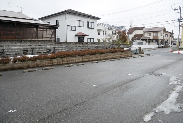 【レオパレスオリビアンＡの駐車場】