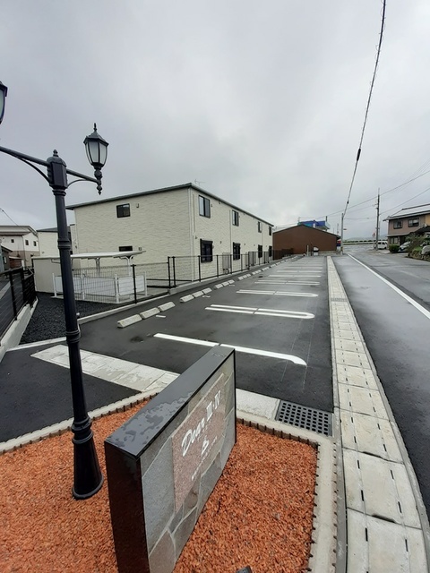 【雲南市木次町里方のアパートの駐車場】