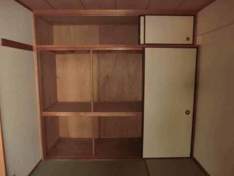 ロイヤルファーム　収納　押入（開）