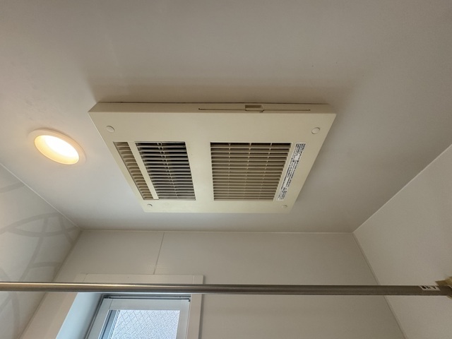 その他設備　浴室暖房乾燥機付きで室内干しも安心