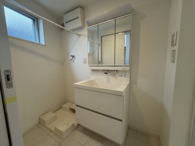 洗面設備　ミラー収納付き三面鏡洗面化粧台