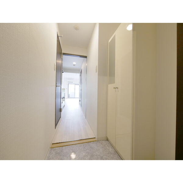 玄関　※204号室の写真です