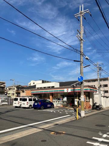 コンビニ　セブンイレブン（コンビニ）まで94m
