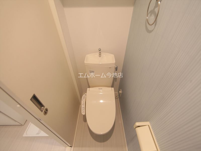 トイレ　温水洗浄便座付トイレ