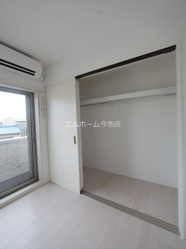 収納　クローゼット（収納スペース充実しています）