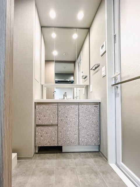 洗面設備　※写真は同タイプ住戸です。