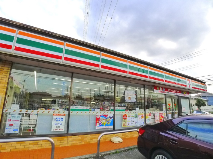 コンビニ　セブンイレブン（コンビニ）まで750m
