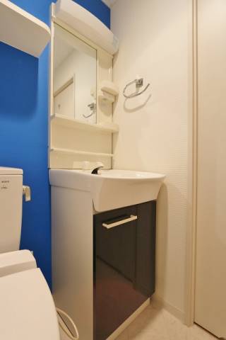 洗面設備　清潔感ある洗面所完備