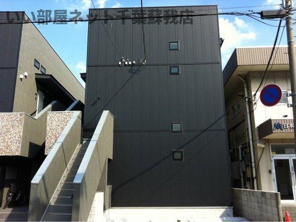 建物外観　黒いシックな外観のアパートです！