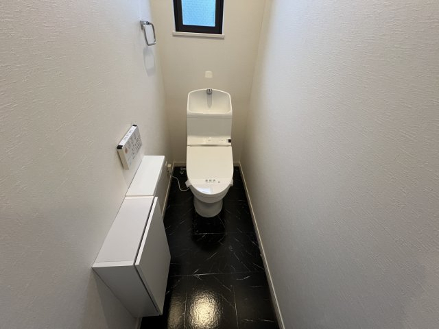 トイレ　※同タイプ参考写真（同敷地内）