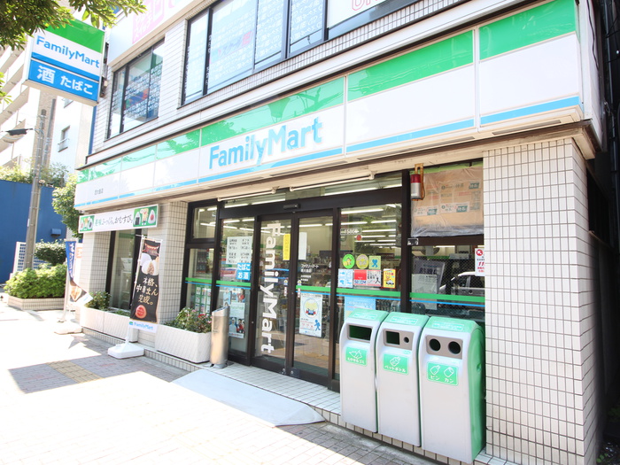 コンビニ　ファミリーマート（コンビニ）まで222m