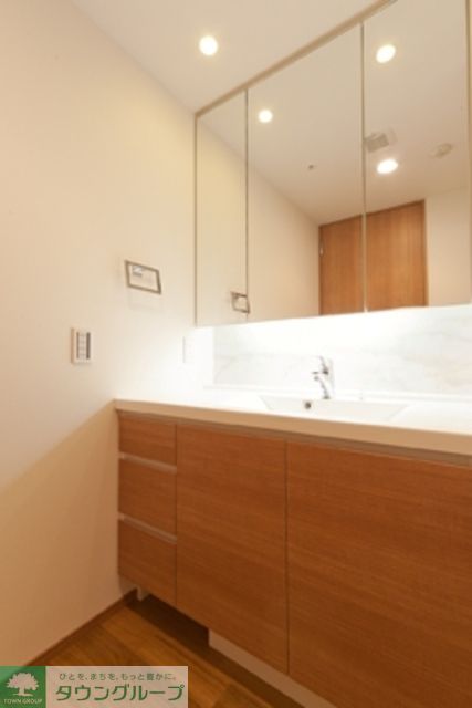洗面設備　※写真は同タイプ住戸です。