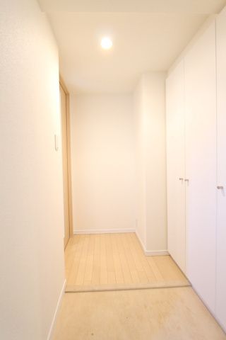 玄関　（別タイプ参考写真）プラウドフラット小石川　文京区小石川5