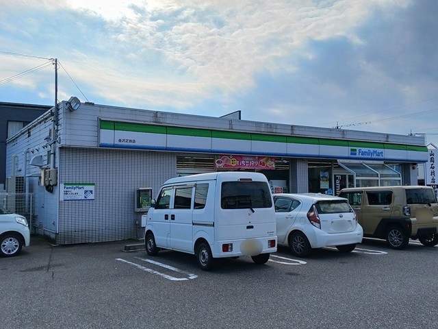 コンビニ　ファミリーマート金沢疋田店（コンビニ）まで556m