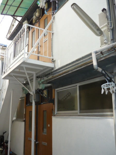 神戸市兵庫区荒田町のアパートの建物外観