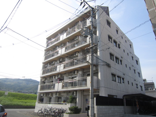 【広島市西区打越町のマンションの建物外観】