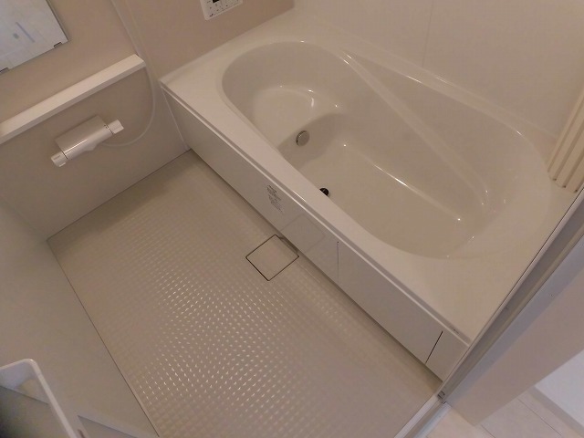 バス・シャワールーム　追炊きと浴室換気乾燥機付きの一坪風呂