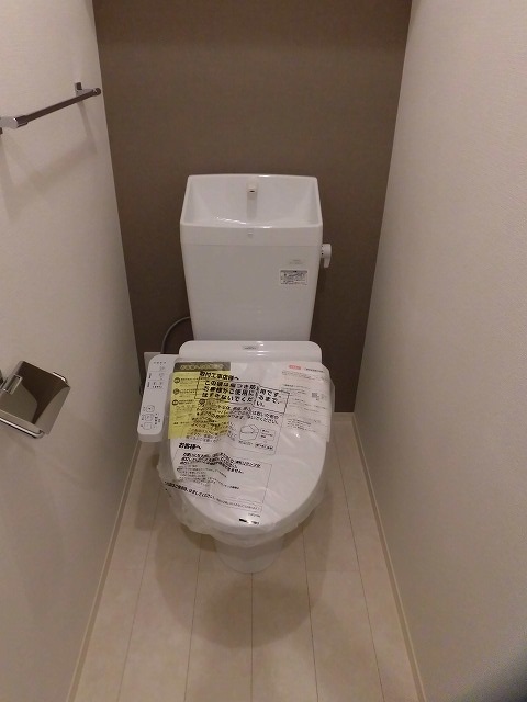 トイレ　温水洗浄便座機能付き