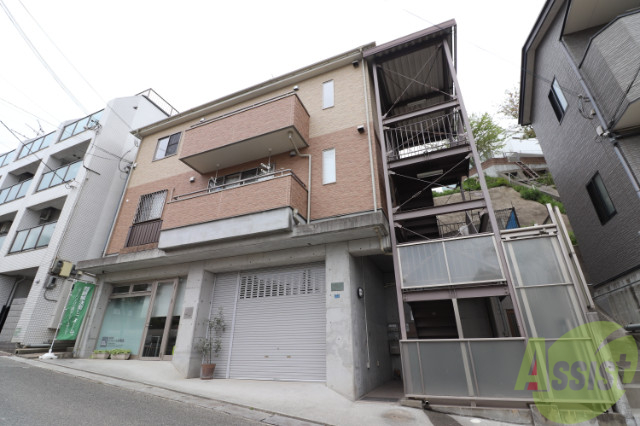 神戸市須磨区南落合のマンションの建物外観