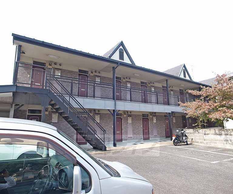 京都市山科区大塚檀ノ浦のアパートの建物外観