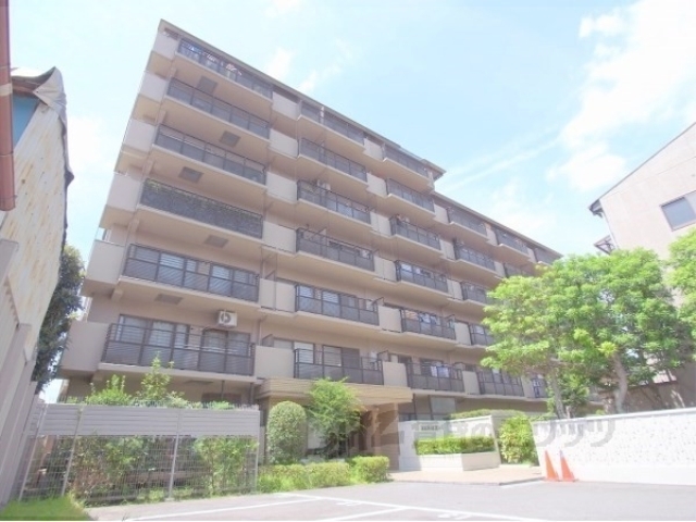 京都市東山区七軒町のマンションの建物外観