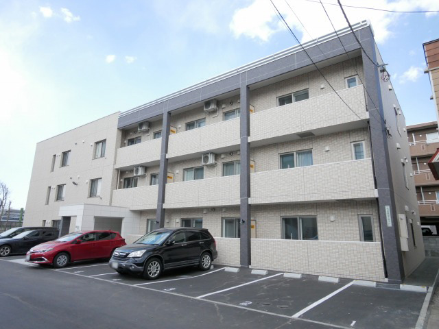 北海道札幌市中央区北十三条西１６の賃貸マンションの外観