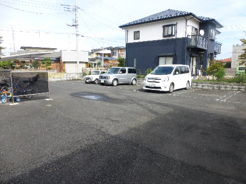 【ロイヤルハイツ　Ａ棟の駐車場】