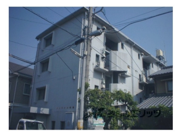京都市右京区嵯峨中山町のマンションの建物外観