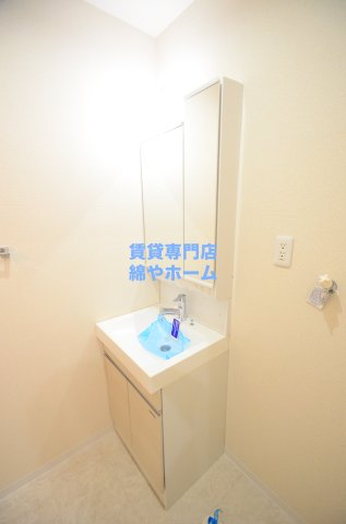 洗面設備　独立洗面台、朝の身支度には欠かせません