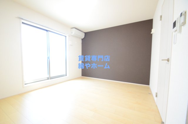 居室・リビング　落ち着いた色調の洋室です