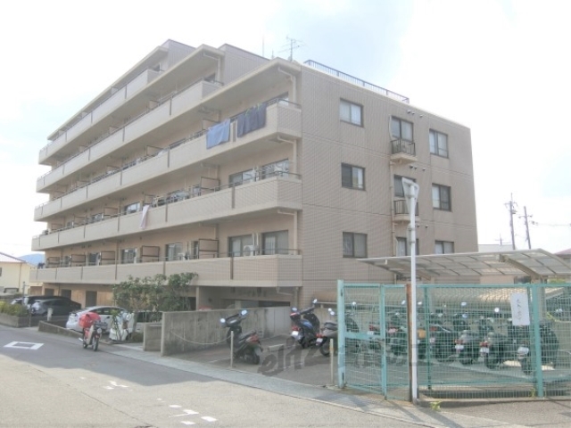 京都市山科区音羽前田町のマンションの建物外観