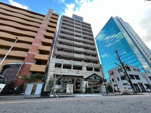 【プレサンス名古屋駅前の建物外観】