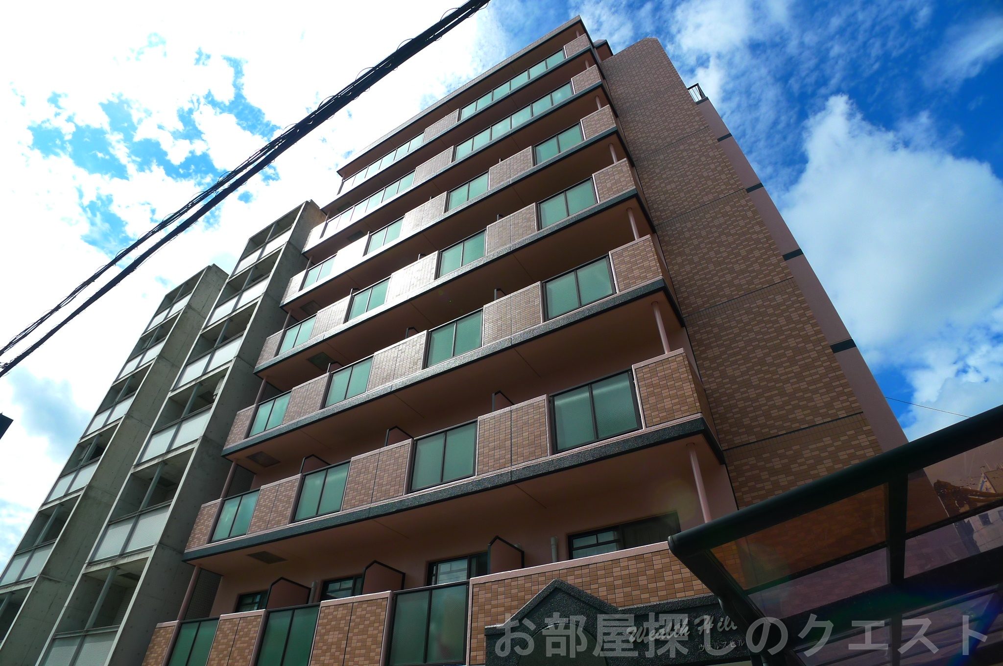 名古屋市昭和区紅梅町のマンションの建物外観