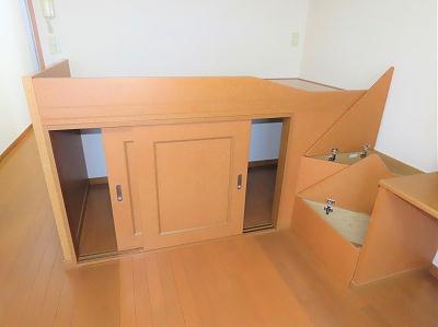 収納　ベッド下、階段下は大容量収納！