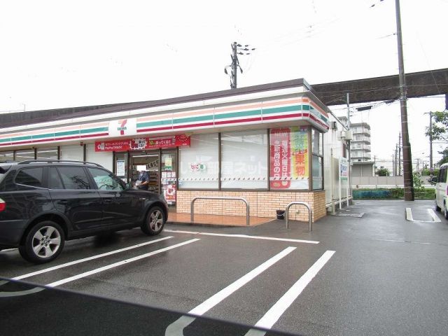 【クリーンピア姫路土山のコンビニ】