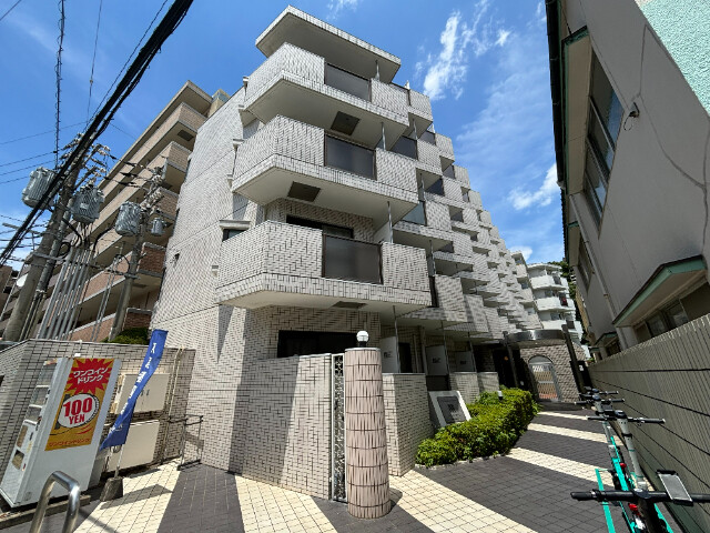 福岡市東区御島崎のマンションの建物外観