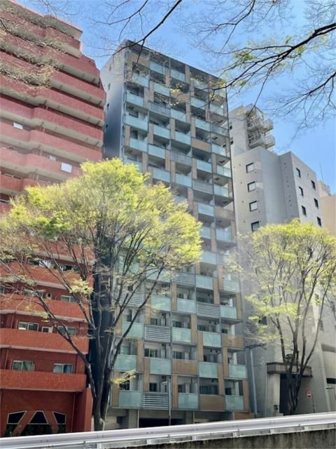 新宿区西新宿のマンションの建物外観