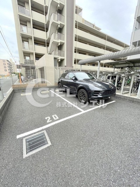 【さいたま市南区白幡のマンションの駐車場】