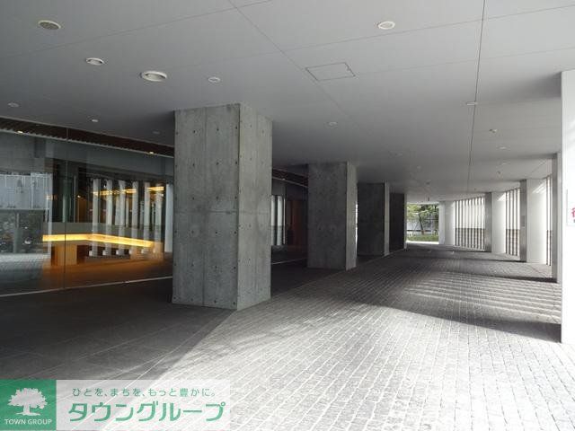 【船橋市湊町のマンションのエントランス】