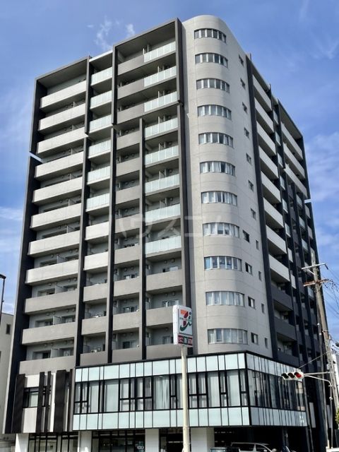 【豊橋市東小田原町のマンションの建物外観】