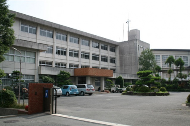 中学校　宇陀市立榛原中学校（中学校）まで696m